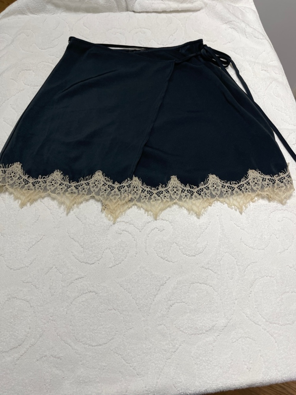 Urban Outfitters Sexy little wrap trim lace skirt, Swim Skirt/ballet wrap - Sz M